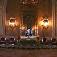 Palazzo Ducezio (Municipio)
Stupendo palazzo nobiliare, nel cuore del barocco netino, che ospita la suggestiva Sala degli Specchi.